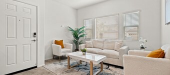 Cozy Guest Suite/King Bed/Private Entry/Kitchen