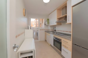 Coffee/tea maker, fridge, microwave, oven - Spacious Apartment in Casares del Sol (Near the Beach and Finca Cortesin) (Casares)