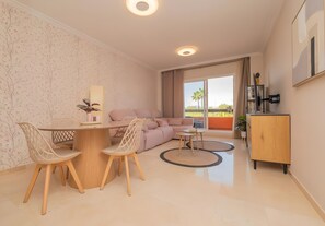 TV - Spacious Apartment in Casares del Sol (Near the Beach and Finca Cortesin) (Casares)