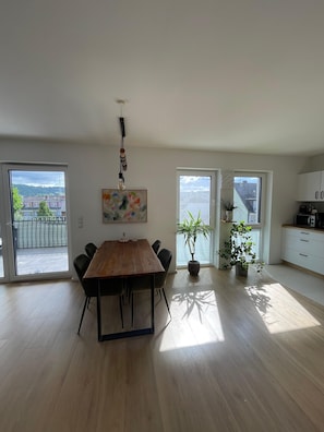 Unclassified image, 4 of 10, button - Apartment 'Ferienwohnung Zweitblick Koblenz' with Balcony and Wi-Fi (Koblenz)