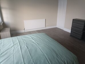 Room - Best Location for Family, Couple Get away spot. (High Wycombe)