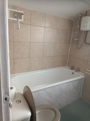 Bathroom - Best Location for Family, Couple Get away spot. (High Wycombe)