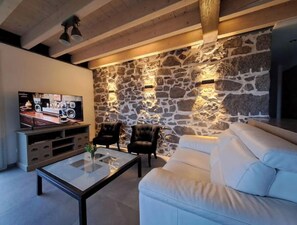 Living area - It's not easy to find… But it'll be even harder to leave! (Cornimont)