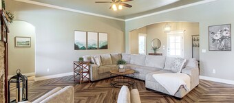 Gateway to Downtown OKC! Elegant Home