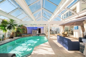 Pool - 3 Bedroom Luxury Villa - sleeps 6 with optional Spa Access (Cape Town)