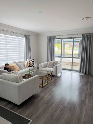 Living area - Private wonderful 6 Bedroom House in Flatbush (Auckland)