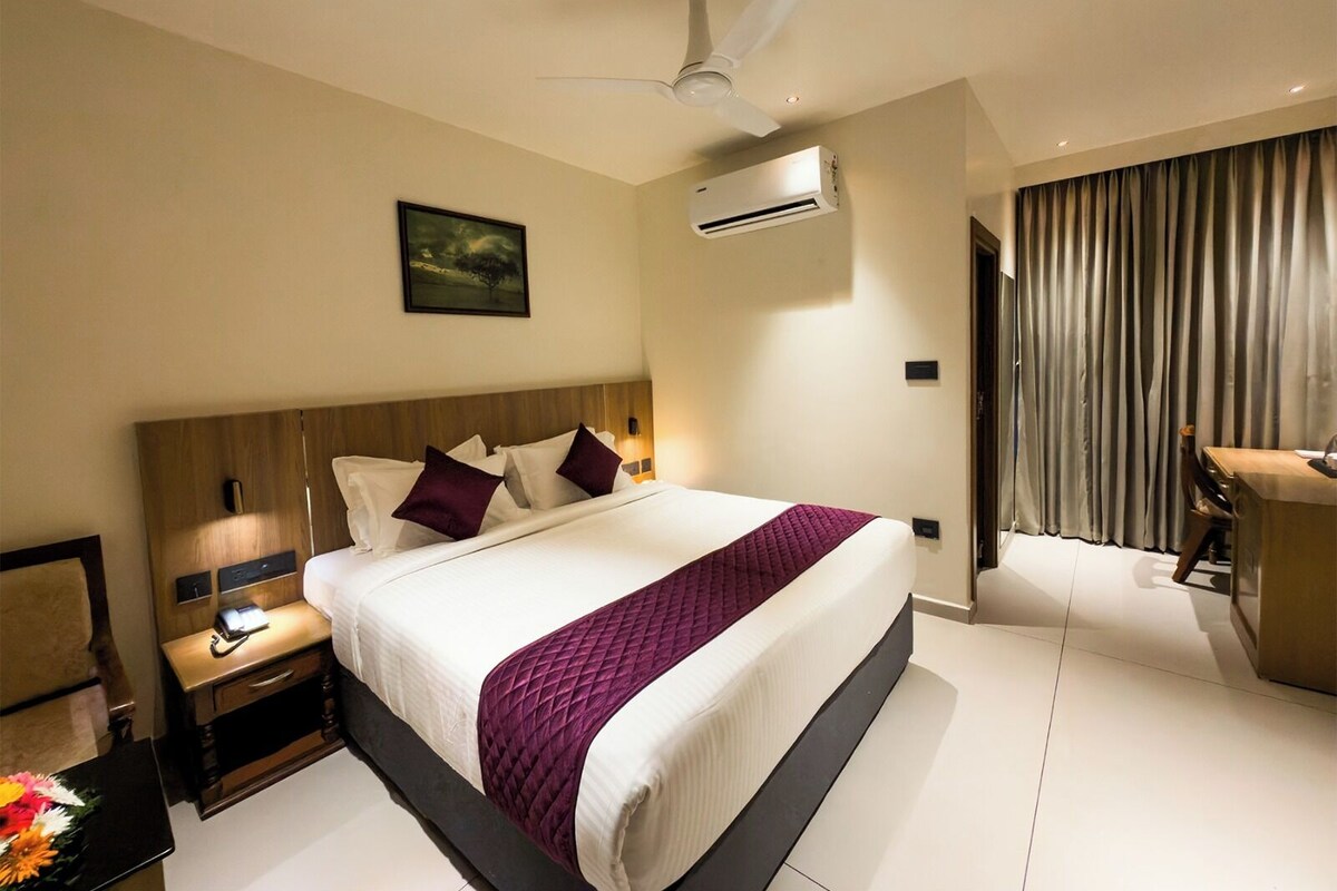 Kamar Double Comfort untuk 1 Orang | Meja kerja, ruang kerja ramah laptop, dan Wi-Fi gratis