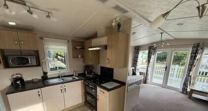Chalet Sleeps 5, Patio, Pets, Pool, Peaceful Place