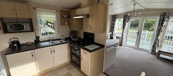 Chalet Sleeps 5, Patio, Pets, Pool, Peaceful Place