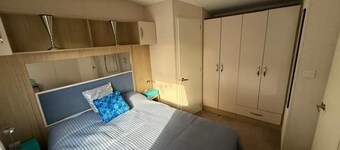 Chalet Sleeps 5, Patio, Pet-friendly, Pool