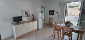 Dining - Two-room apartment very close to the beach and Gallipoli - Parking Space (Marina di Mancaversa)