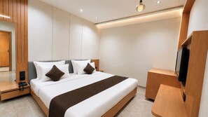 Deluxe Room | Iron/ironing board (on request), free WiFi - Hotel Radha Krishnam (Dwarka)