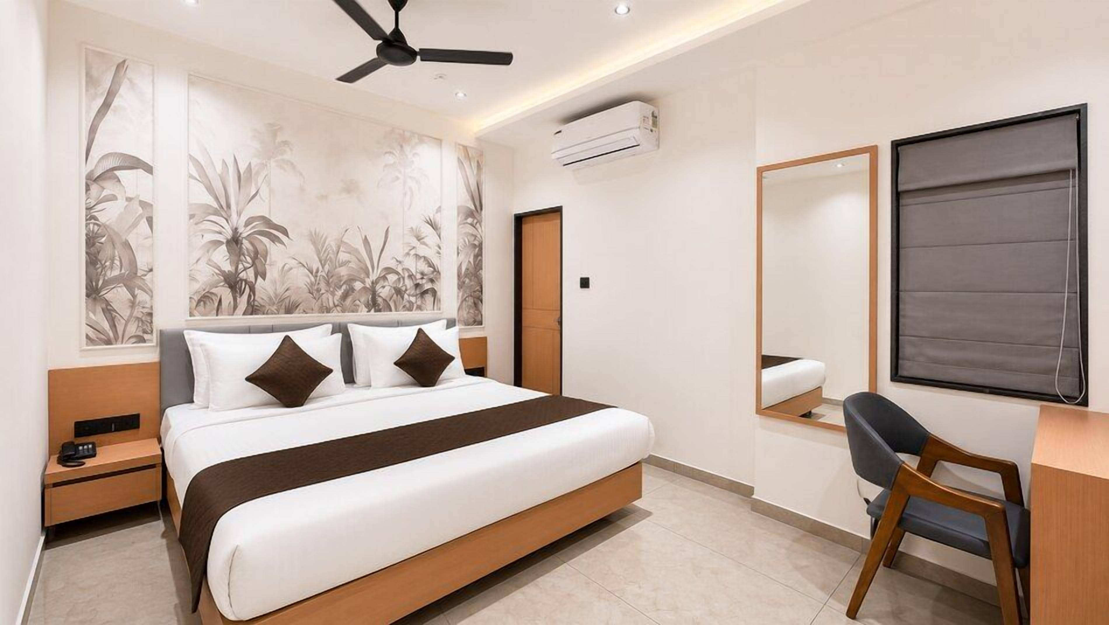 Superior Room, City View | Iron/ironing board (on request), WiFi (free)