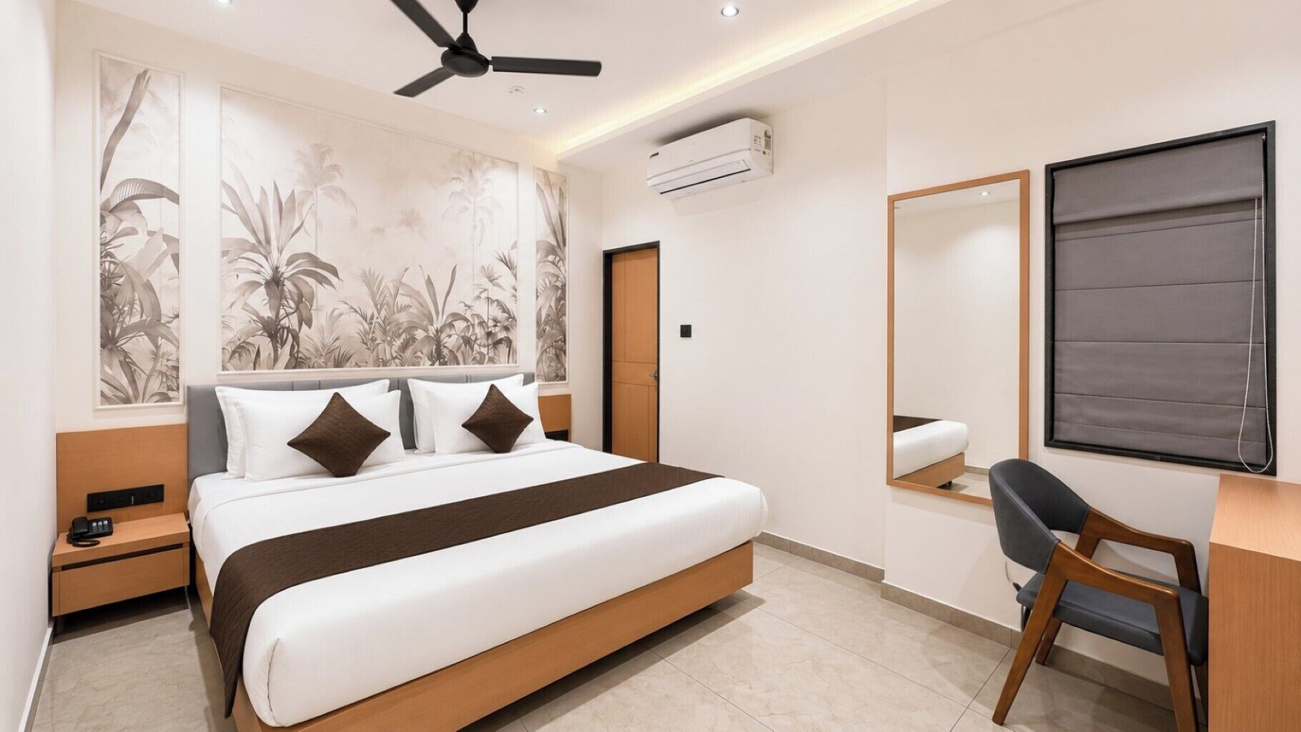 Deluxe Room | Iron/ironing board (on request), free WiFi