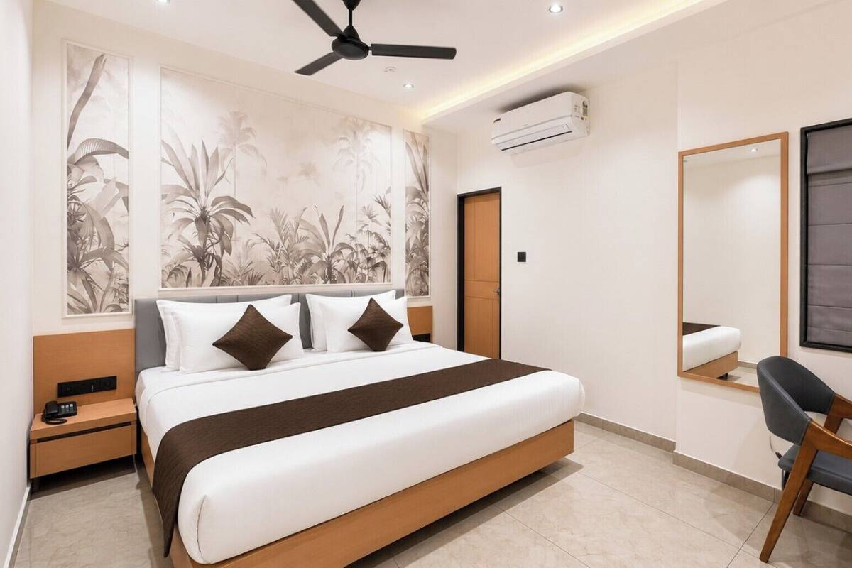 Deluxe Room | Iron/ironing board (on request), free WiFi