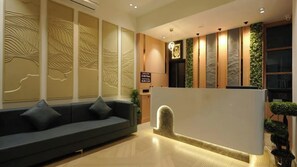 Lobby - Hotel Radha Krishnam (Dwarka)