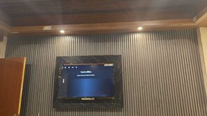 Familienzimmer, Balkon, Meerblick | Fernseher