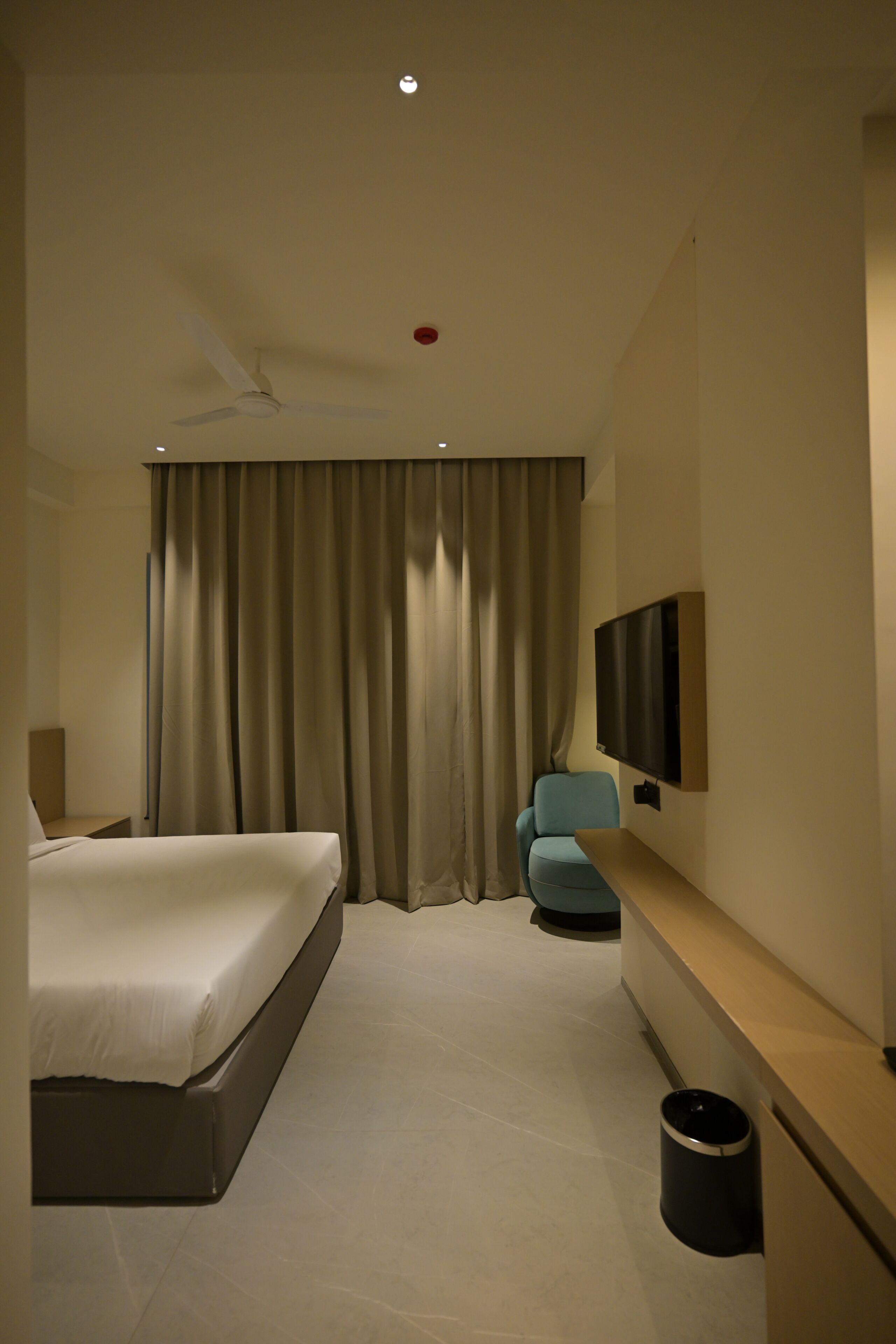 Deluxe Double Room | Desk, laptop workspace, blackout drapes, iron/ironing board (on request)