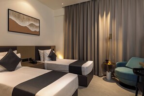 Deluxe-Zweibettzimmer | Schreibtisch, laptopgeeigneter Arbeitsplatz, Verdunkelungsvorhänge
