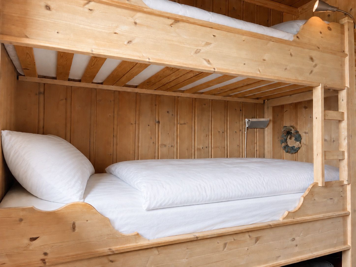 WiFi (free), bed sheets