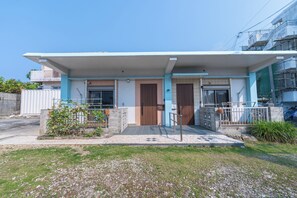 A two-story building with a flat roof, a front entrance, and a small porch area. - Bella yui Miyakojima 2 (Higashinakasone,Hirara,Miyakojima)
