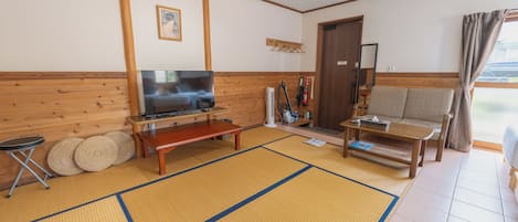 Basic Quadruple Room | Interior
