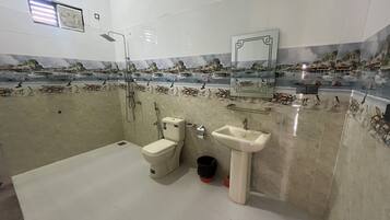 Shower, free toiletries, towels, toilet paper