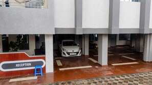 A reception area with a car parked in the background. - Luxury 2BR Apartment in Utawala  Free Wi-Fi  Near JKIA & SGR (Nairobi)