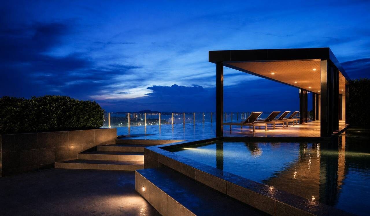 2 outdoor pools