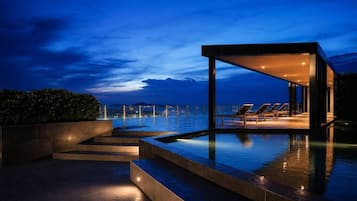 2 outdoor pools
