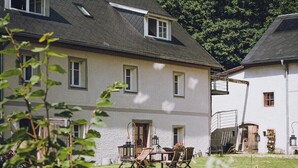 Outdoor dining - Holiday Homes with Sokolik Mountain Views (Janowice Wielkie)