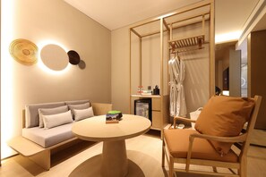 Klassieke tweepersoonskamer, uitzicht op bergen | Interieur