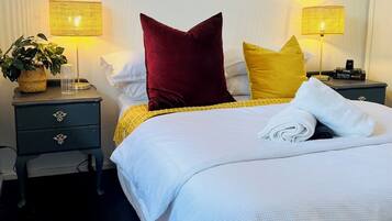 5 bedrooms, iron/ironing board, free WiFi, bed sheets