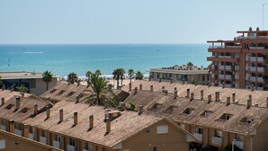 A coastal residential area with terracotta-tiled rooftops, a beach, and a clear sky. - Apartment 'Beach' with Sea View, Wi-Fi and Air Conditioning (Alboraya)