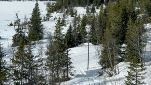 A snow-covered mountain with a clear sky. - Ski-in/ski-out flat in Gaustablikk (Rjukan)