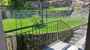 Property grounds - Apartment 'Artist Lake House with Panoramic' with Lake View, Private Terrace and Wi-Fi (Garabiolo)