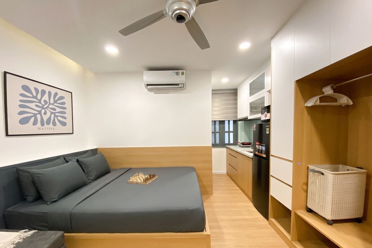 Laptop workspace, iron/ironing board, WiFi (free)