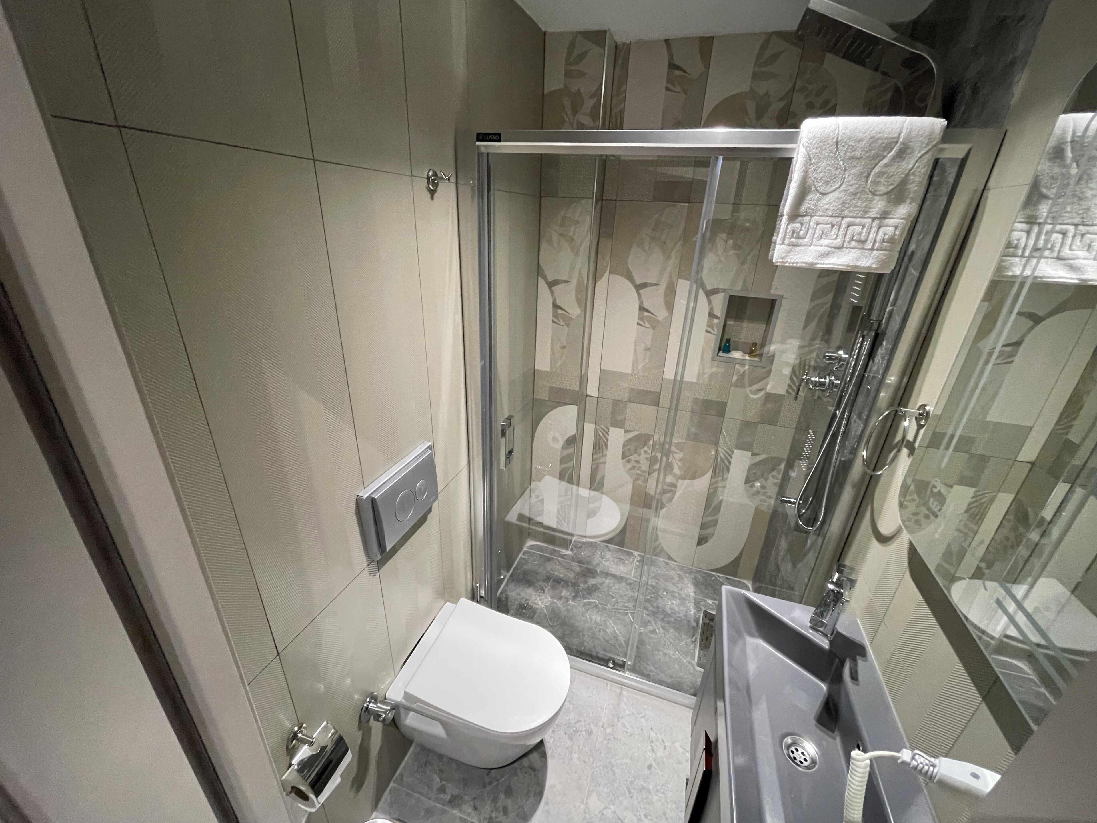 Double or Twin Room | Bathroom | Hair dryer, towels, soap, shampoo