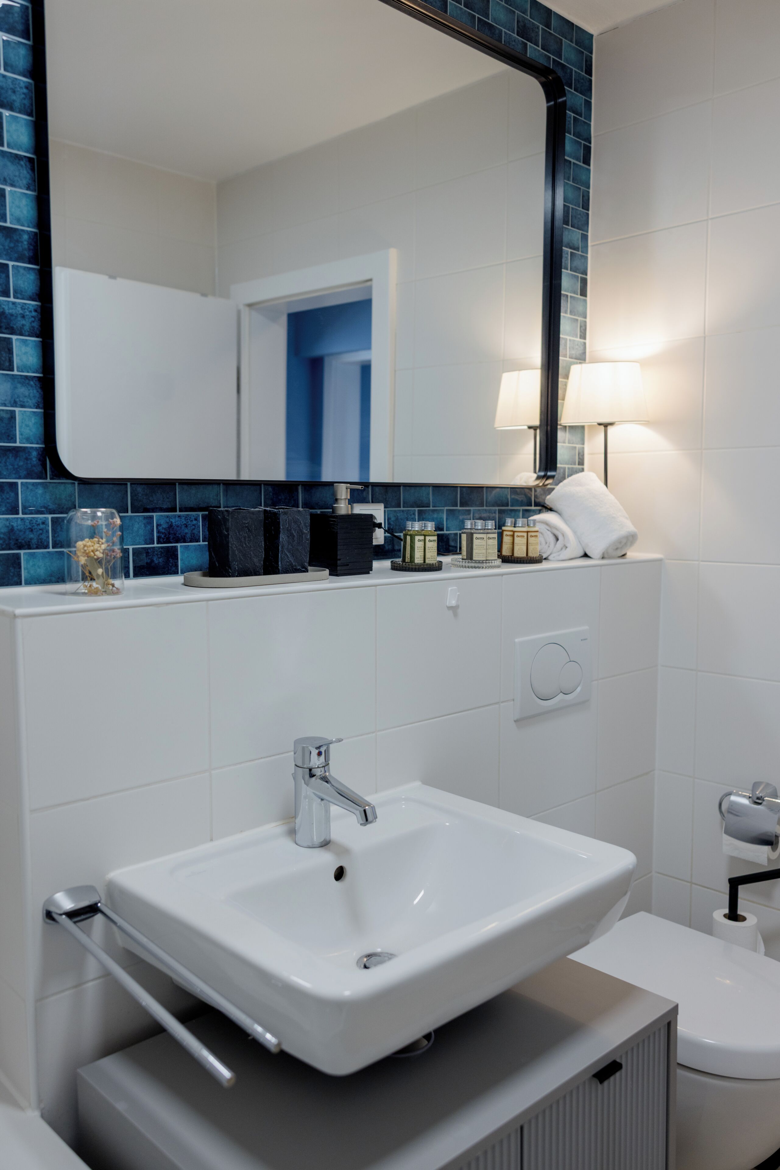 Apartemen Superior | Kamar mandi | Kombinasi shower/bathtub dan perlengkapan mandi gratis