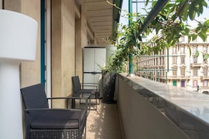 Deluxe-Apartment, Balkon, Stadtblick | Terrasse/Patio