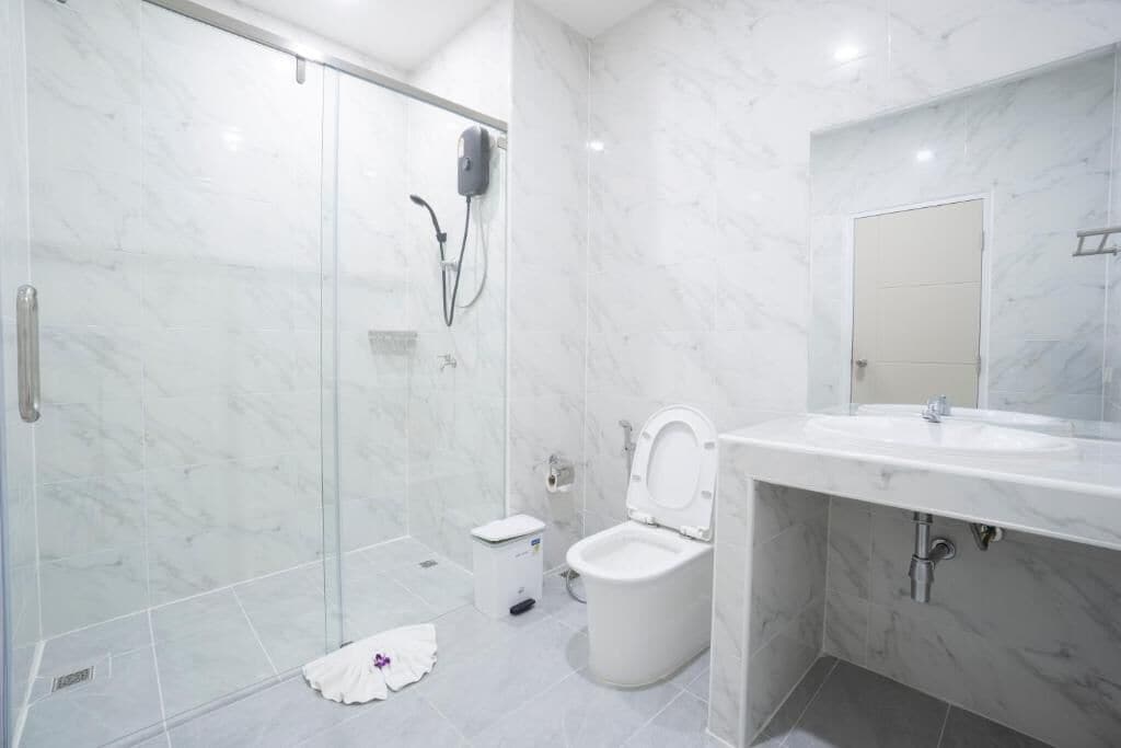 ห้องดีลักซ์ทวิน, ปลอดบุหรี่, วิวสระว่ายน้ำ | ห้องน้ำ | ฝักบัว, ไดร์เป่าผม, รองเท้าสวมภายในห้อง, ผ้าเช็ดตัว