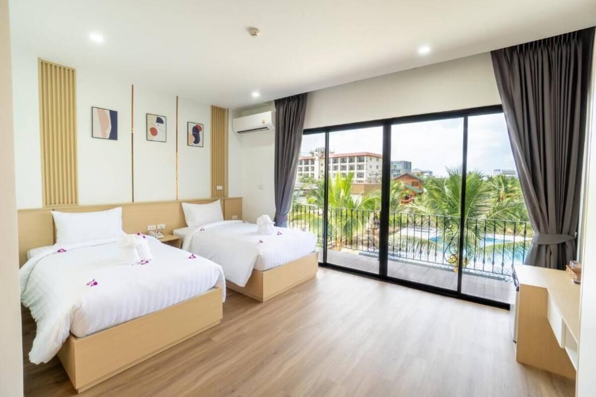 Deluxe Twin Room, Non Smoking, Pool View | Blackout curtains, free WiFi