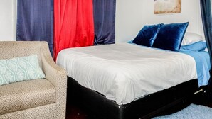 A bedroom with a bed, a chair, and curtains. - Mercedes - Cozy Atlanta Bungalow Near Mercedes-Benz Stadium & Downtown (Atlanta)
