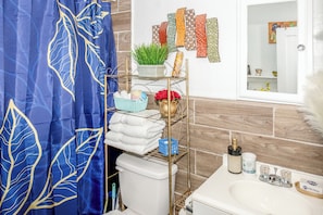 House, Patio | Bathroom - Mercedes (Atlanta)
