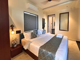Suite Deluxe, balcón, vistas al mar | Caja fuerte, sistema de insonorización, tabla de planchar con plancha