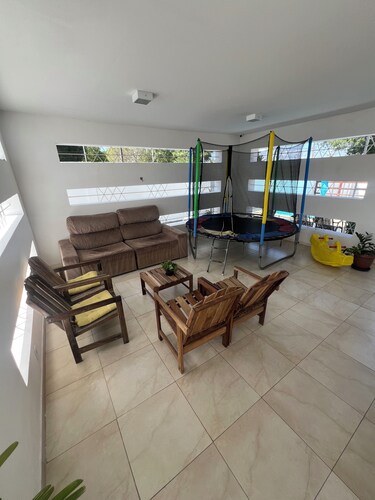 Comfortable house with pool and 4 suites. Close to everything. Super quiet place.