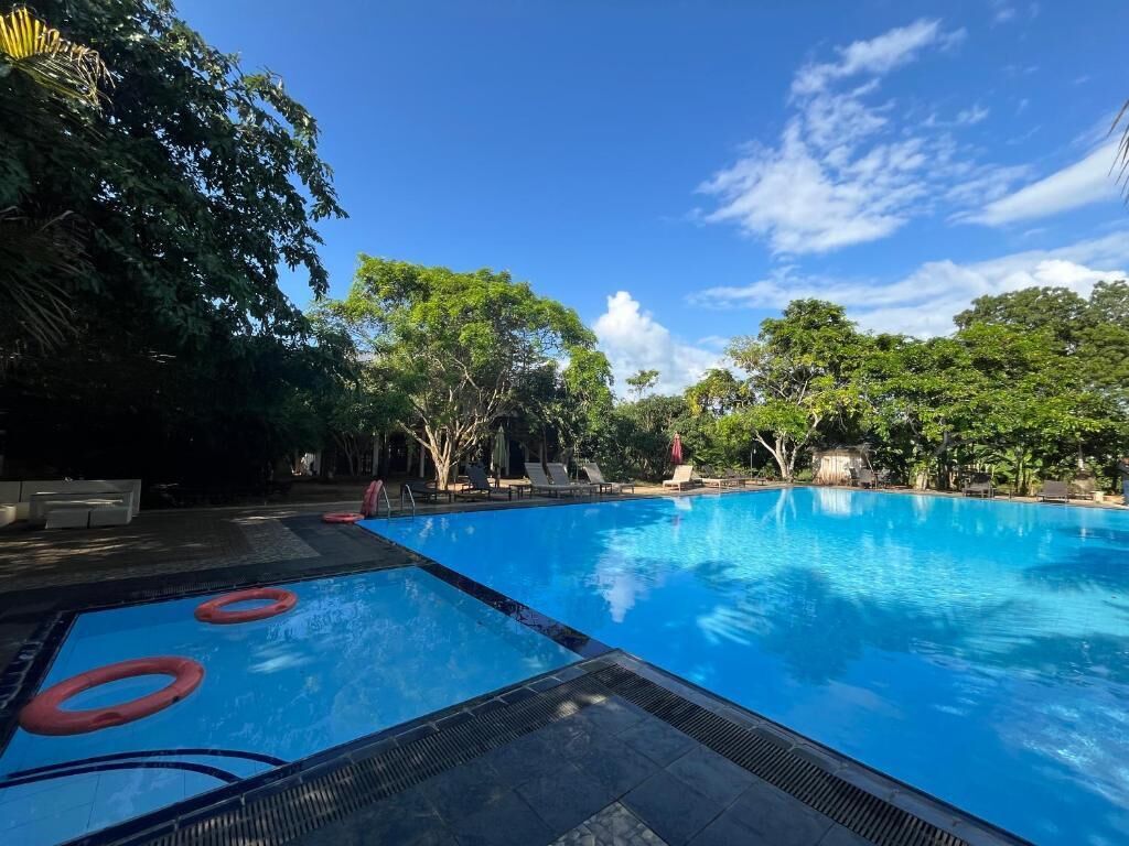 5 outdoor pools