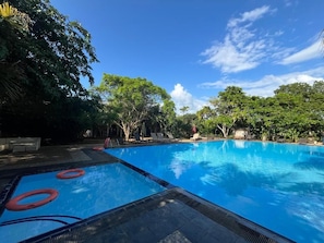 5 outdoor pools - Hotel 4 U Saliya Garden  (Anuradhapura)