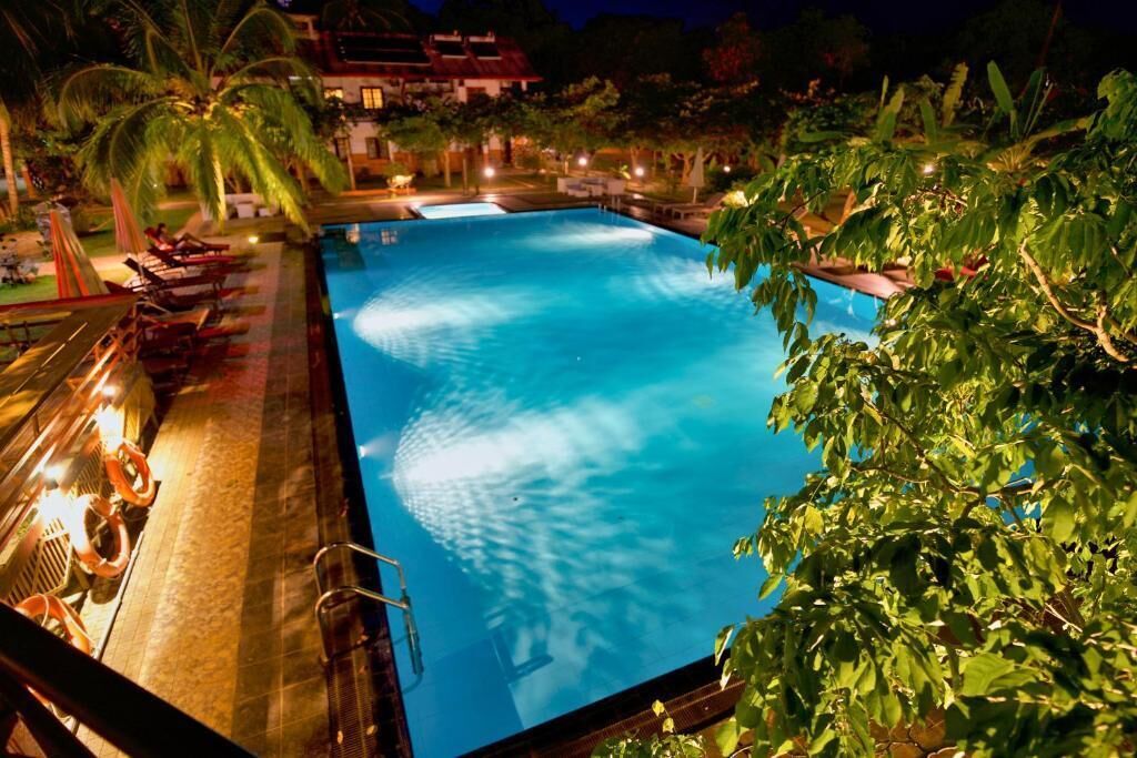 5 outdoor pools
