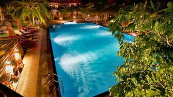 5 outdoor pools